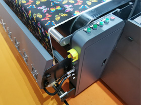 Automatic online washing of belt.Convenient and practical