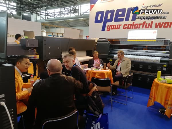 Fedar Printer Meeting with Important Partners In the Exhibition